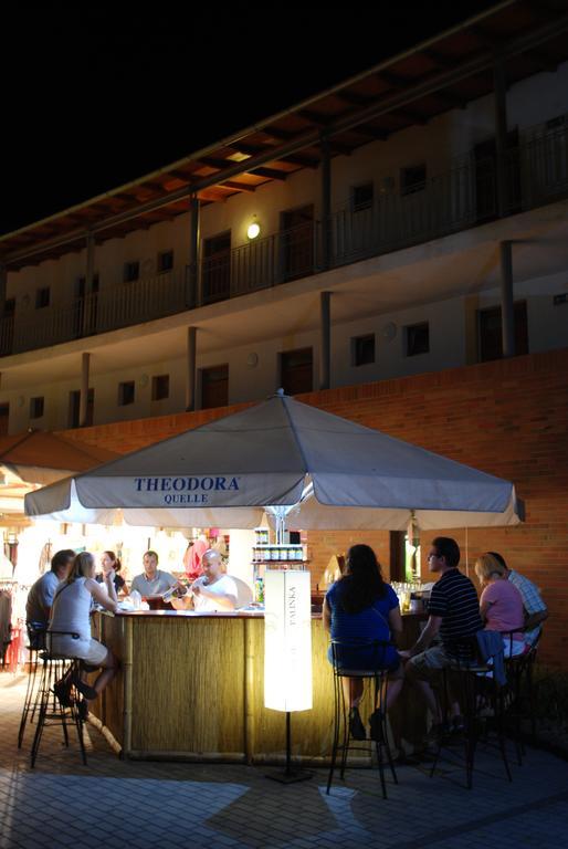 Hotel Holiday Siófok Esterno foto