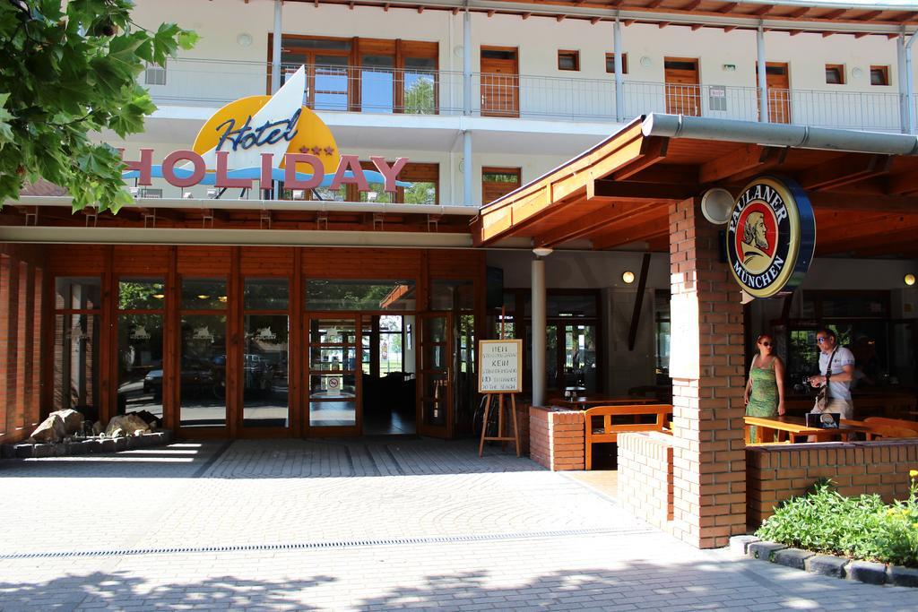 Hotel Holiday Siófok Esterno foto